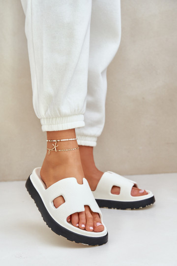 Neladith baltos putplasčio šlepetės su išpjovomis