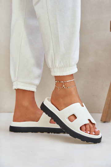 Neladith baltos putplasčio šlepetės su išpjovomis