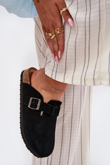 Moteriškos zomšinės klumpės su didele žvaigždės formos sagtimi RR274A384 juodos