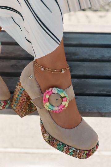 Maciejka 06839-04 smėlio spalvos zomšiniai bateliai su pintais kulnais ir platforma