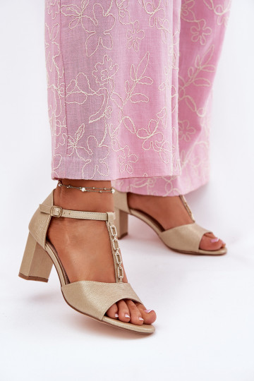 Moteriškos basutės su blokiniu kulnu ir dekoratyviniu dirželiu, eko oda, auksinės spalvos, Triavera