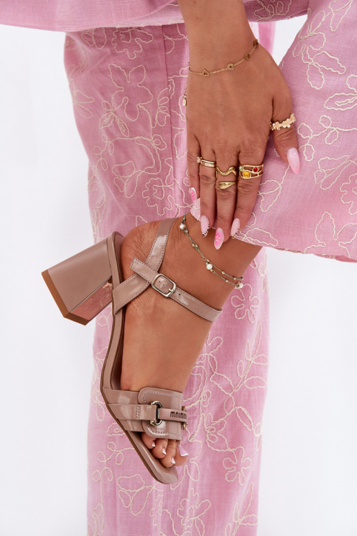 „Mevonelle“ smėlio spalvos lakuotos odos moteriškos basutės su kulnais