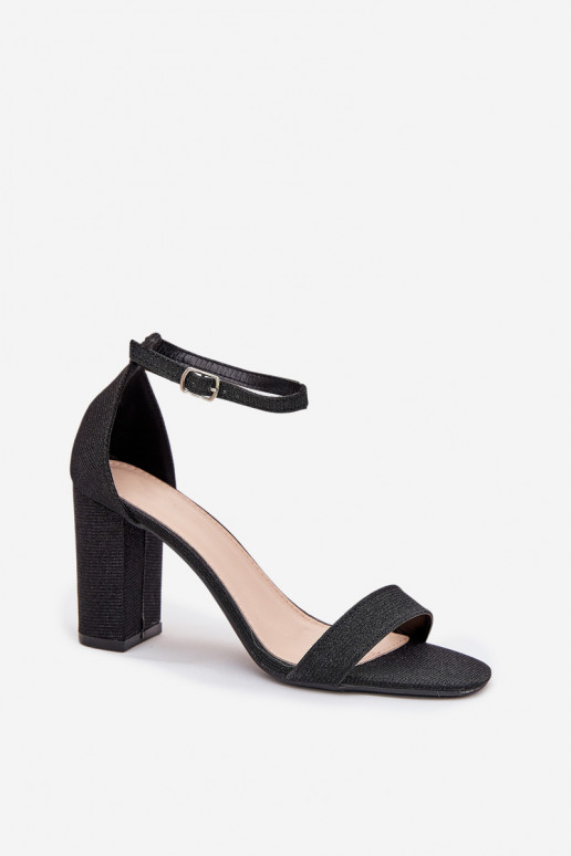 Kavina juodos blizgios moteriškos basutės su kulniuku