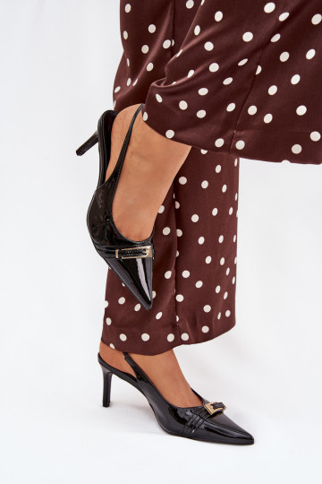 Juodi „Vivae“ lakuotos odos aukštakulniai su auksine sagtimi