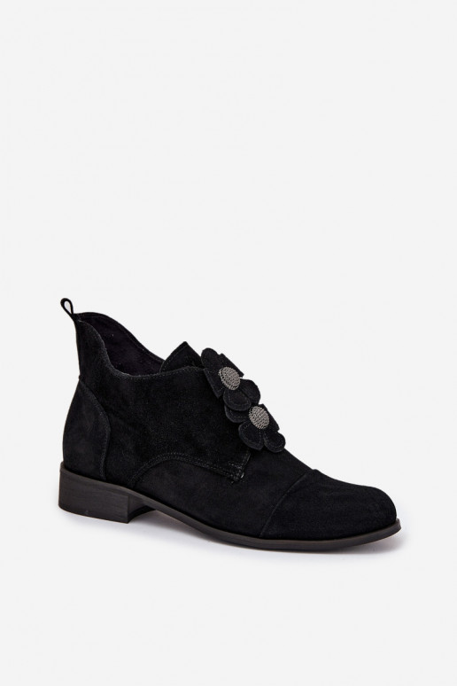 „Zazoo 3080“ juodi zomšiniai moteriški bateliai su dekoratyvinėmis gėlėmis