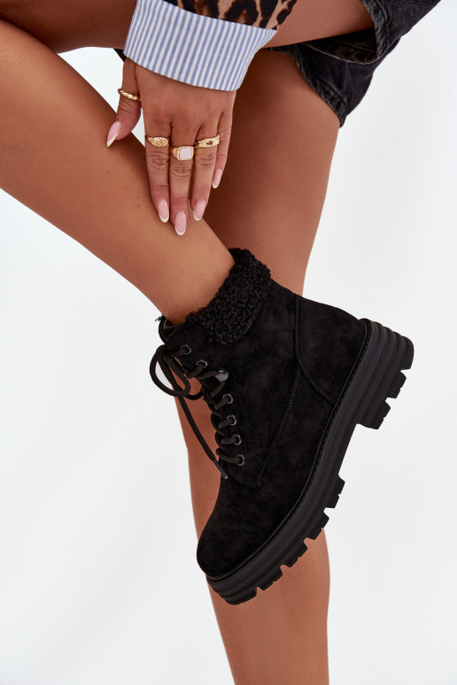 Lyrinne juodi izoliuoti moteriški aulinukai su raišteliais