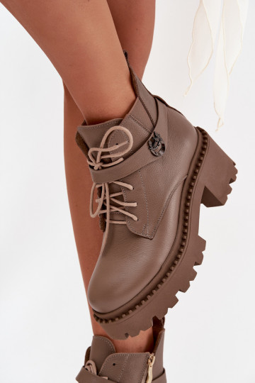 Moteriški odiniai aulinukai iki kulkšnių su dekoratyviniu dirželiu Zazoo 60557 tamsiai smėlio spalvos