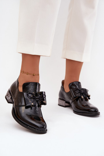 „Zazoo 1399“ juodi lakuotos odos žemo kulno bateliai su kaspinu