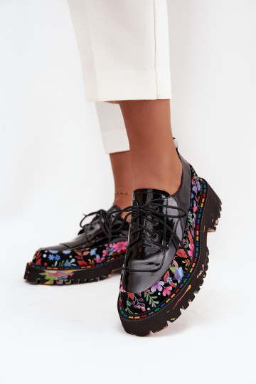 Artiker 57C0174 juodi lakuotos odos žemakulniai bateliai su raštu