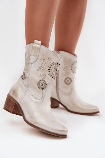 „Zazoo 3844“ auksiniai, trintuotos zomšos odos ažūriniai moteriški aulinukai iki kulno