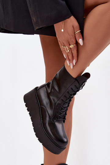 Ulrika juodi odiniai aulinukai iki kulkšnių su dekoracijomis