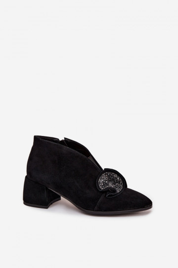 Moteriški odiniai zomšiniai aulinukai iki kulnų su kulnais ir papuošimais D&A MR52-182 juodi 2