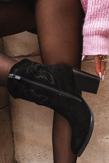 Moteriški ekologiški zomšiniai juodi „Carissa“ kaubojiški aulinukai su kulnu 2