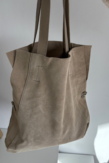 „Miraya“ šviesiai smėlio spalvos zomšos pirkinių krepšys