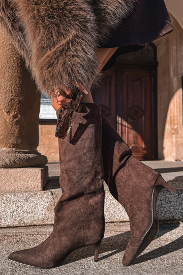 Moteriški ekologiškos zomšos užsegami aukštakulniai aulinukai šokolado spalvos Phelin