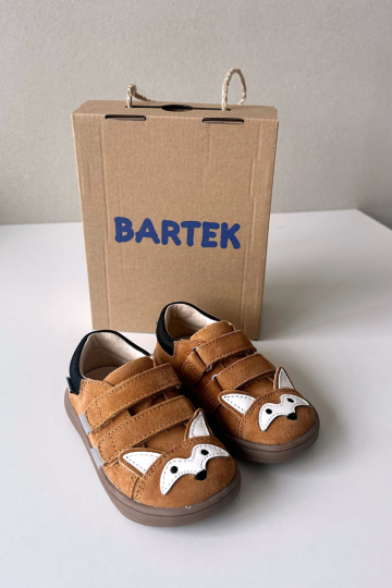 Basomis vaikiški odiniai žemakulniai bateliai su lapės motyvu Bartek 8600563 šviesiai rudi