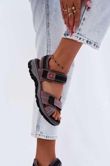 Moteriškos odinės zomšinės basutės su levandų spalvos lipdukais